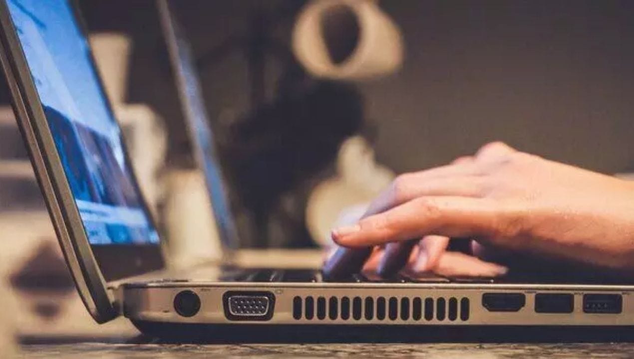 الابتزاز الالكتروني​