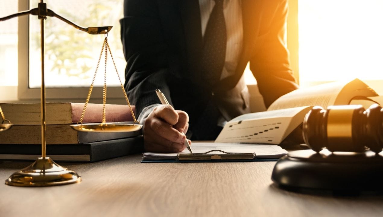 محامي تجاري بالدمام