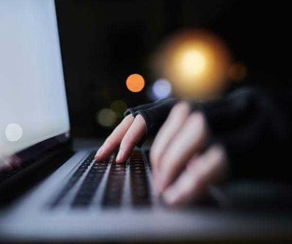 الابتزاز الالكتروني​