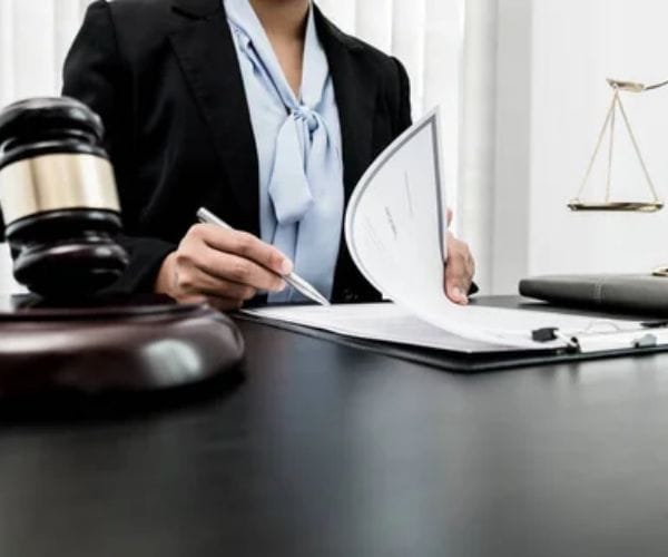 محامي تجاري بالدمام