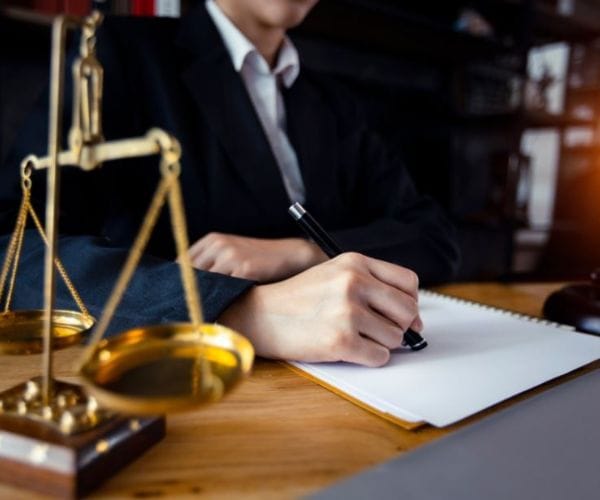 محامي تجاري بالدمام