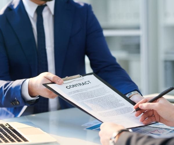 كيفية صياغة العقود التجارية