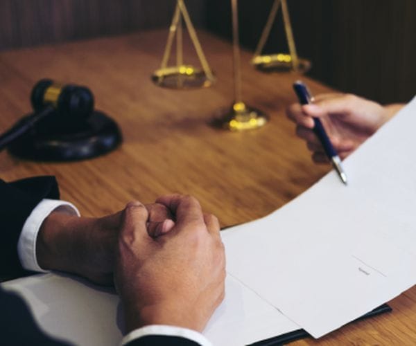 محامي متخصص في قضايا العمال