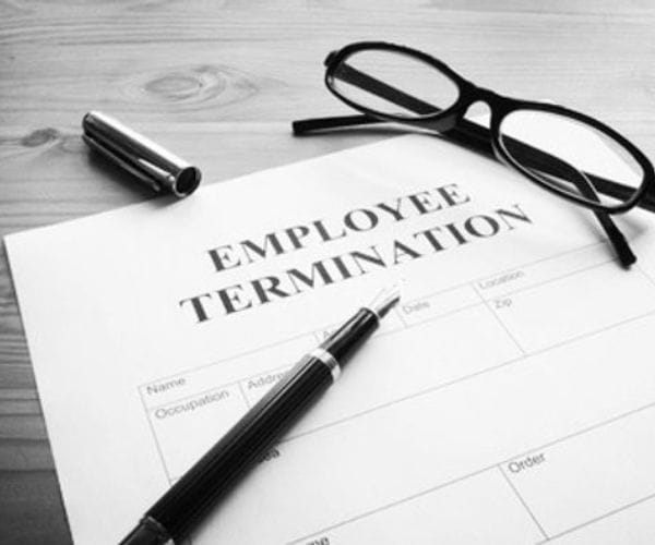 انهاء عقد العمل المحدد المدة