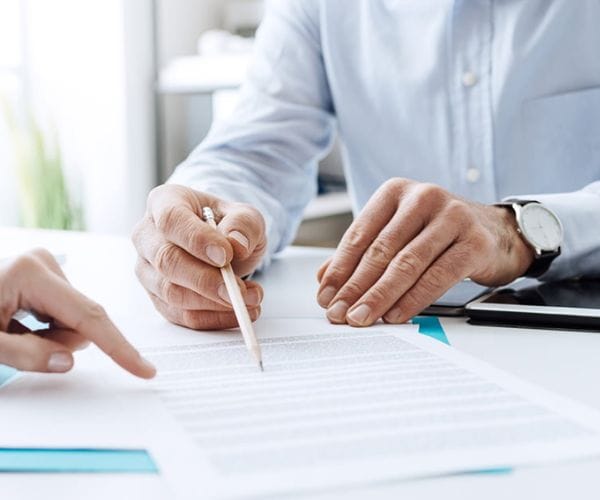 انهاء عقد العمل المحدد المدة