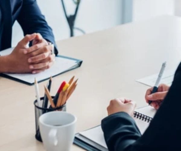 انهاء عقد العمل المحدد المدة