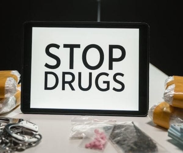 تهريب المخدرات​