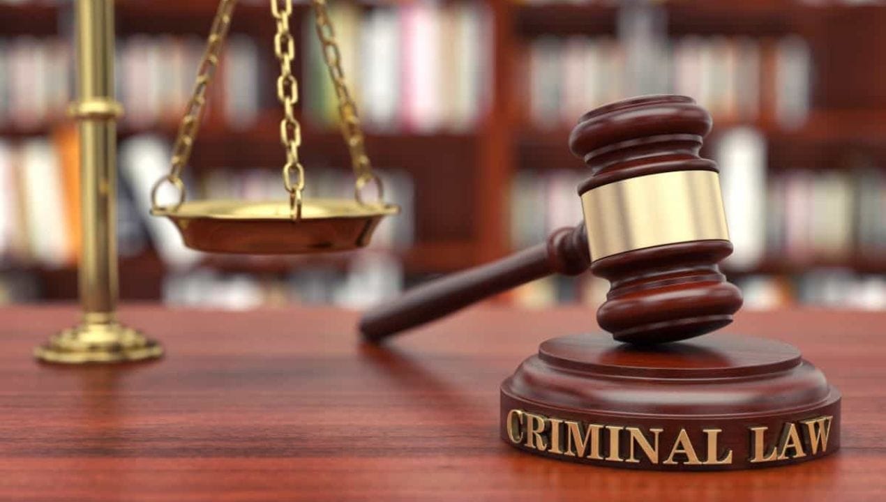 قضايا في القانون الجنائي​: دليل الاجراءت القانونية الشامل