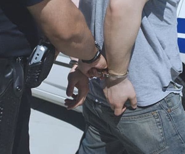 عقوبة بيع المخدرات​