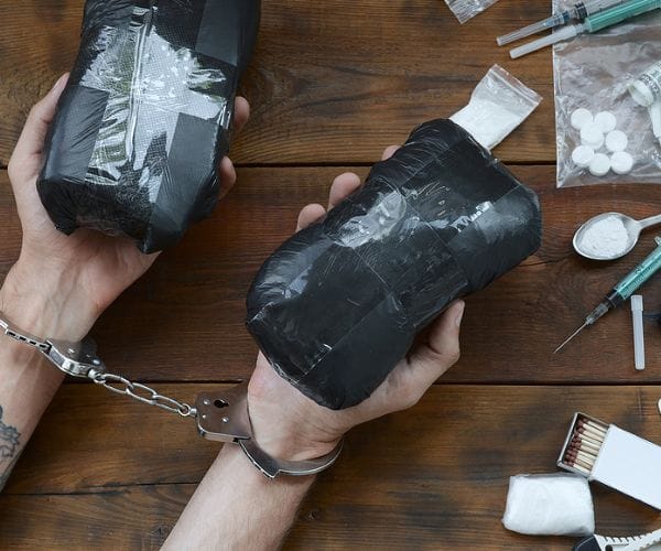 عقوبة بيع المخدرات