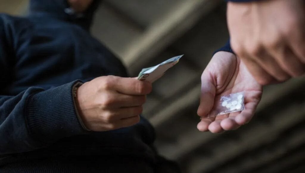 تعرف علي عقوبة بيع المخدرات في القانون السعودى 