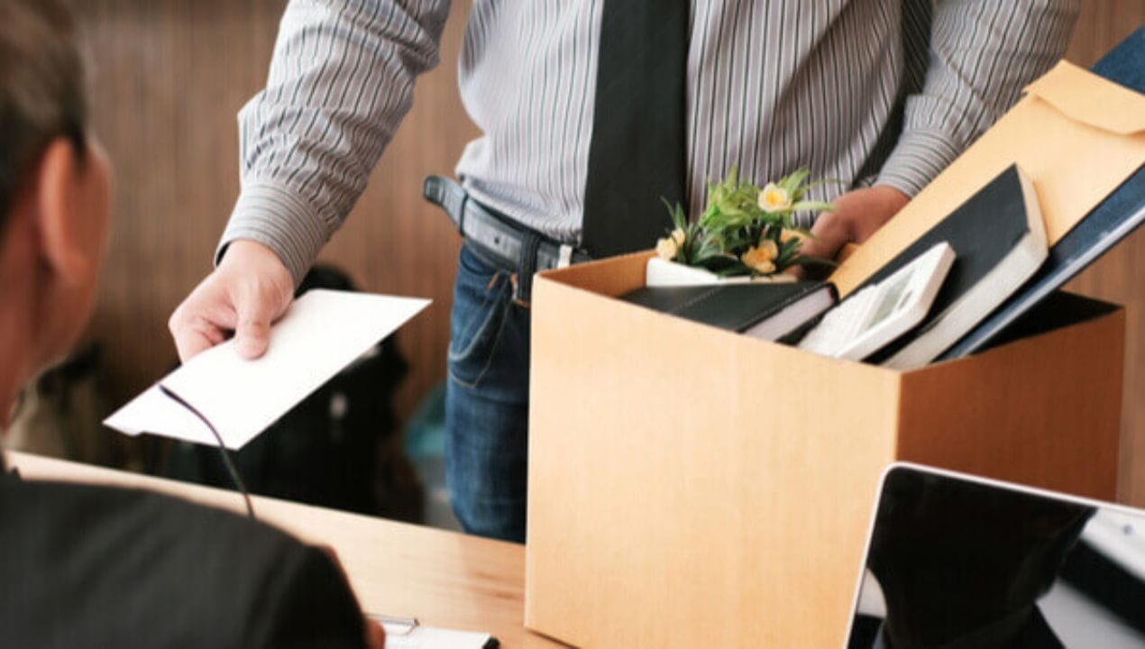 الفرق بين الاستقالة وفسخ العقد