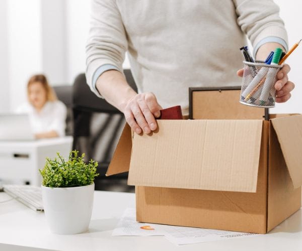 الفرق بين الاستقالة وفسخ العقد