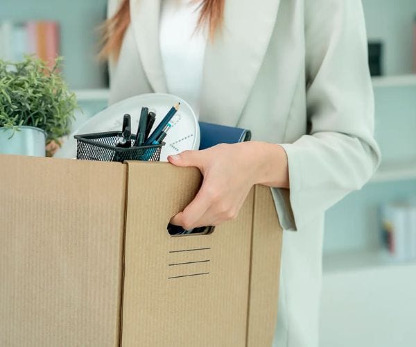 الفرق بين الاستقالة وفسخ العقد