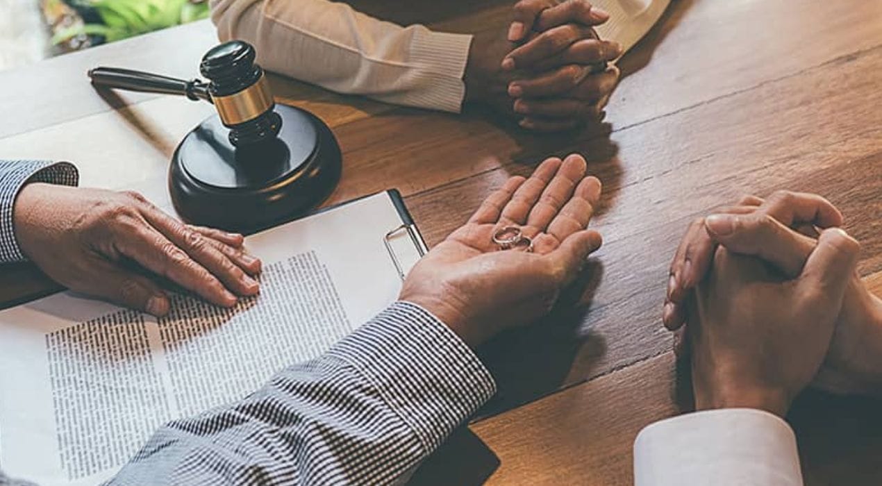 اذا طلبت الزوجة الطلاق هل لها حقوق