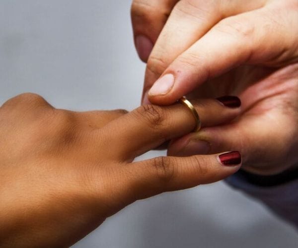 أسباب رفض زواج السعودية من أجنبي