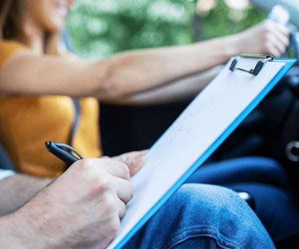 كم مخالفة عدم حمل رخصة