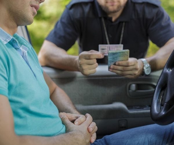 كم مخالفة عدم حمل رخصة