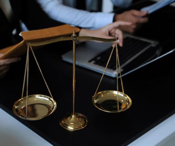 محامي تجاري بالرياض