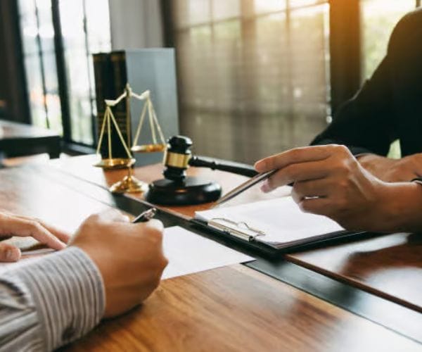 أفضل محامي حقوق الموظفين لرفع القضايا العمالية في السعودية 4 أفضل محامي حقوق الموظفين