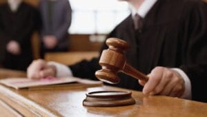 ما هي قضايا المحكمة الجزائية واختصاصاتها في السعودية؟